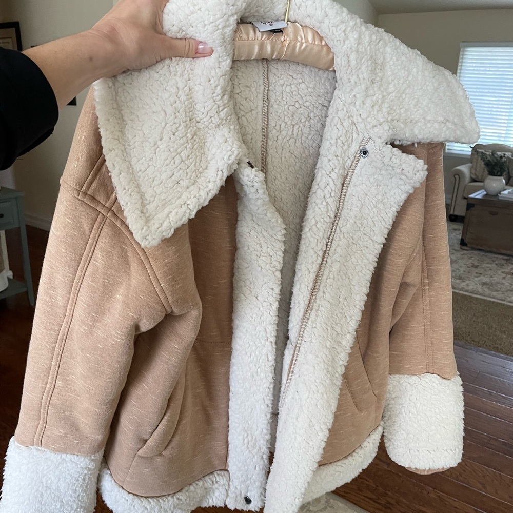CAbi McQueen Coat Fall 2020 - Picture 4 of 9